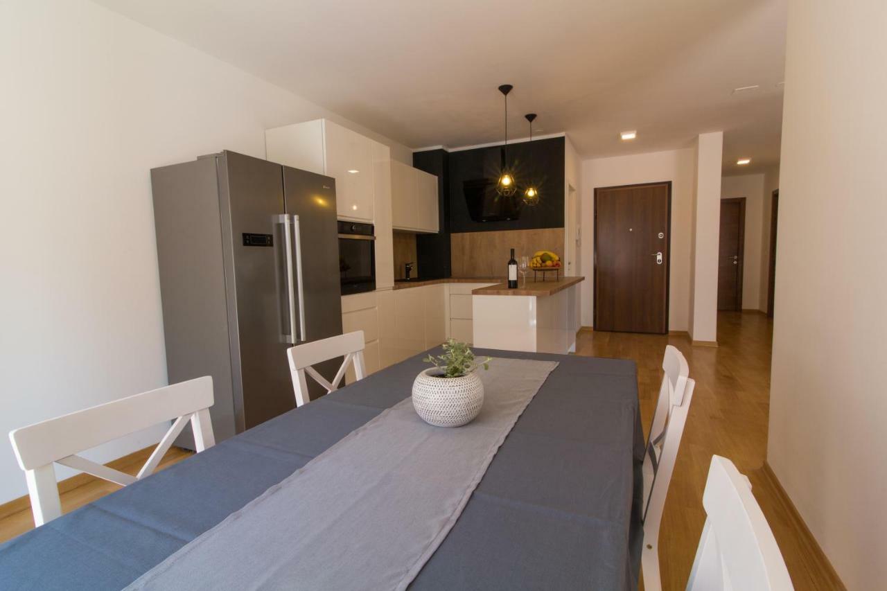 Apartman S Bazenom U Centru Daire Makarska Dış mekan fotoğraf
