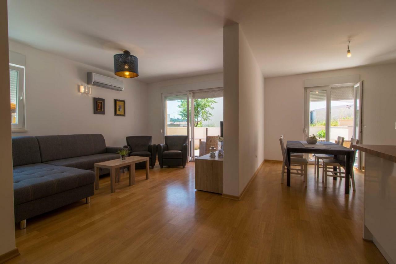 Apartman S Bazenom U Centru Daire Makarska Dış mekan fotoğraf