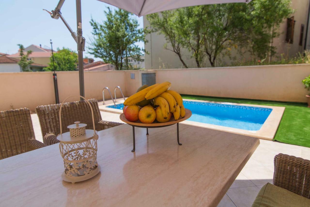 Apartman S Bazenom U Centru Daire Makarska Dış mekan fotoğraf