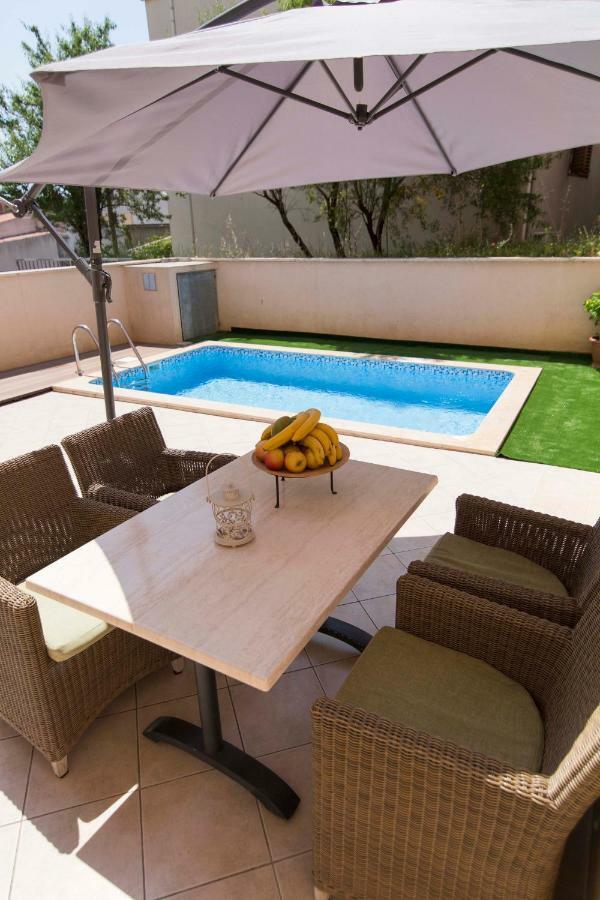 Apartman S Bazenom U Centru Daire Makarska Dış mekan fotoğraf